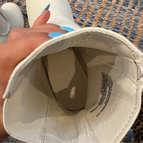 Elegant Cream Ankle Boots with Chunky Heel - Picture 6 of 7